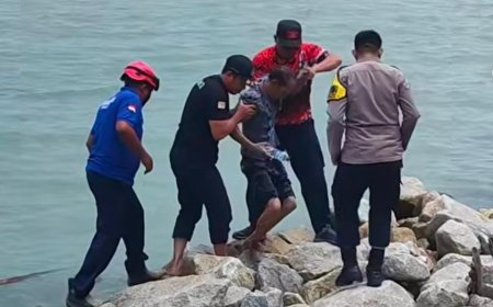 Diduga Depresi, Seorang Pria Nekat Terjun ke Laut Coastal Area, Tanjung Balai Karimun