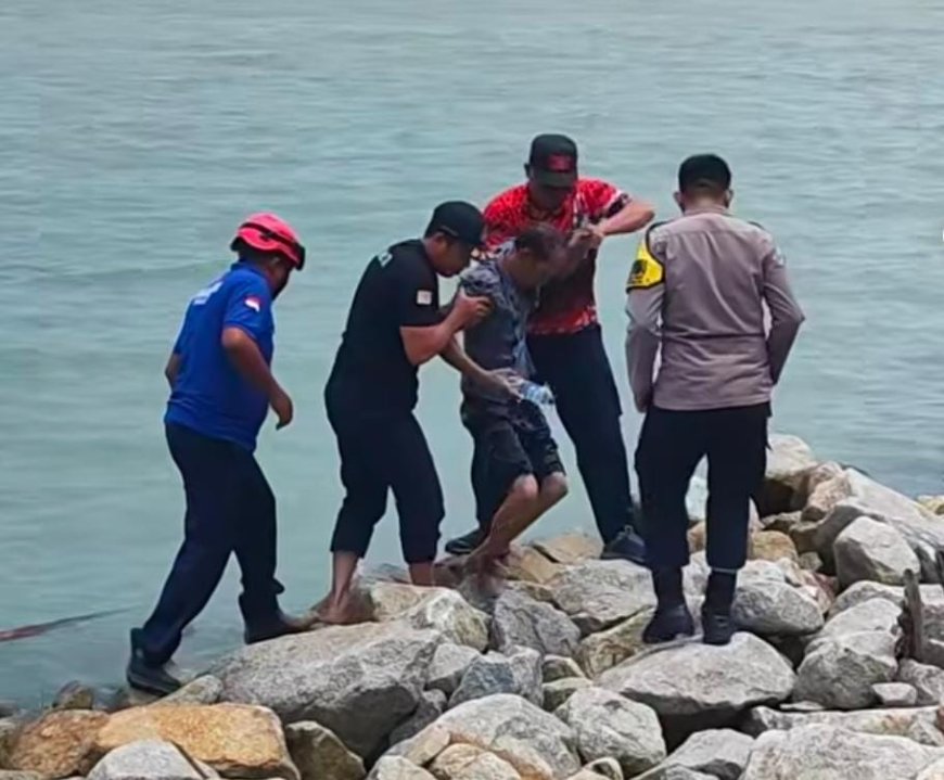 Diduga Depresi, Seorang Pria Nekat Terjun ke Laut Coastal Area, Tanjung Balai Karimun