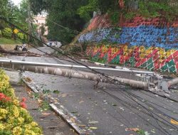 Musim Pancaroba, Angin Kencang Dan Hujan Lebat Sebabkan Gangguan Infrakstruktur Dan Insiden Laut Di Karimun
