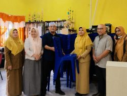 Reuni Lintas Alumni 1980–1991 Serahkan Cendera Mata untuk SMPN 1 Karimun