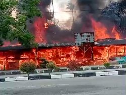 Diduga Dipicu Kompor Menyala, Tiga Warung di Coastal Area Karimun Hangus Terbakar